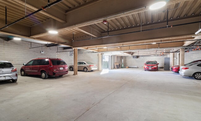 Building Photo - 4513 N Clark St