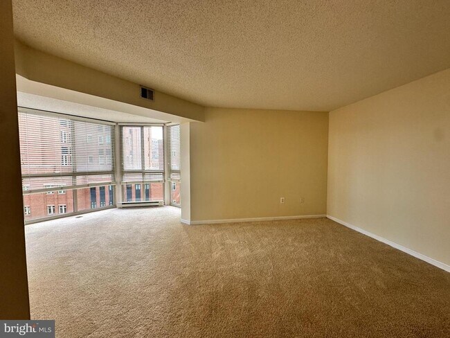 Building Photo - 2181 Jamieson Ave