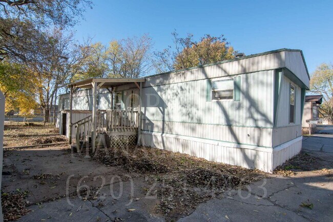 Building Photo - 3 Bedroom 2 Bath