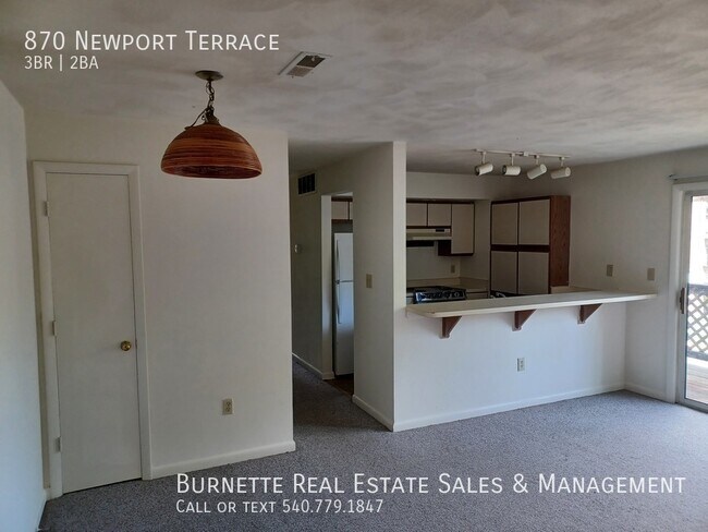 Building Photo - 870 Newport Terrace