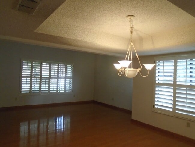 Building Photo - GATED COMMUNITY !!! MOVE IN SPECIAL!! $299...