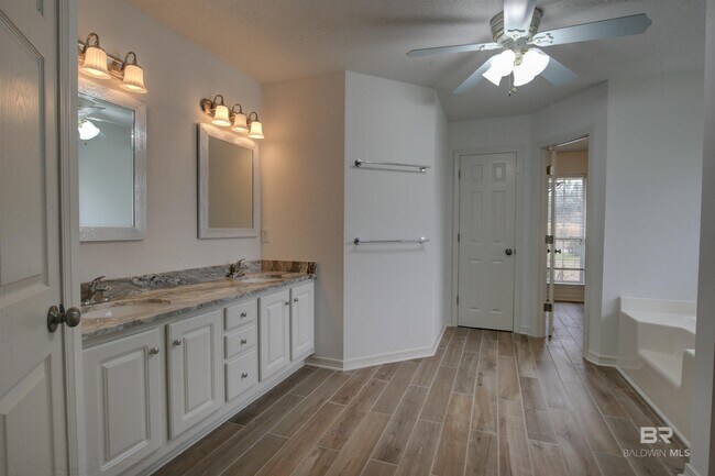 Building Photo - 139 Destrehan Rd