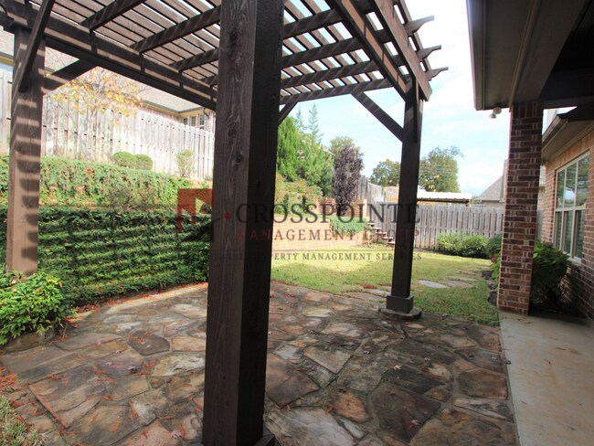 Building Photo - Gorgeous 3 bed 2 bath home in Hadley Court!