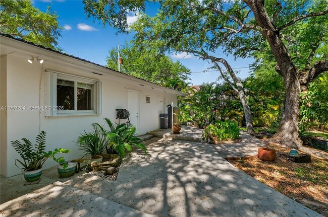 Building Photo - 6767 SW 154th St