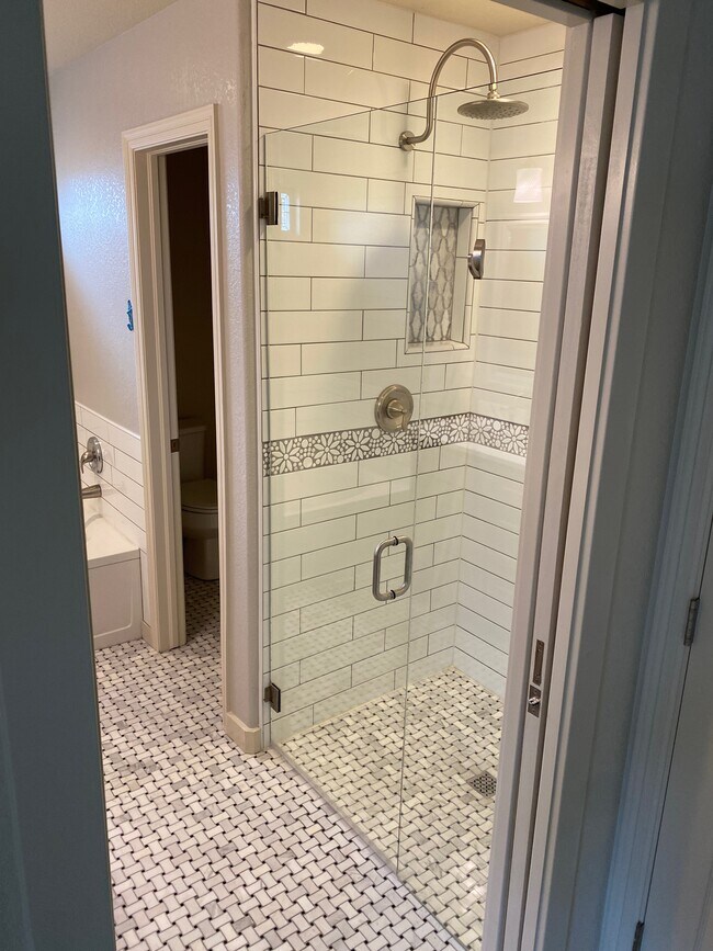 Master Bath - 9404 Gray CT