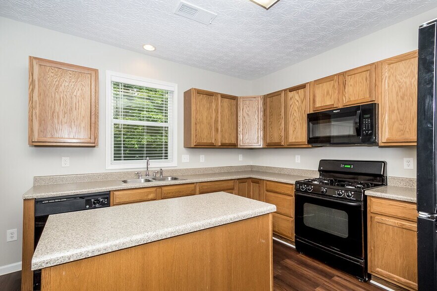 Building Photo - 134 Silver Arrow Cir