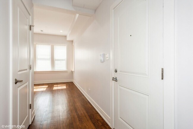 Building Photo - 3051 N Spaulding Ave