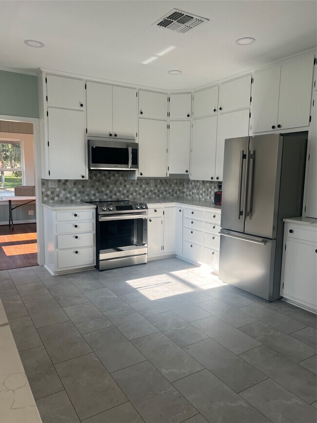 Building Photo - 803 Austin St