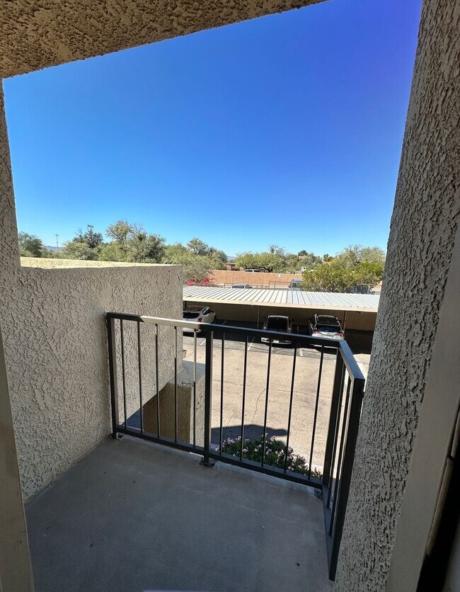 Building Photo - 1200 E River Rd