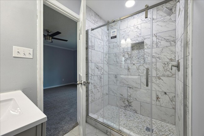 Building Photo - 3BED/2BATH REMODELED