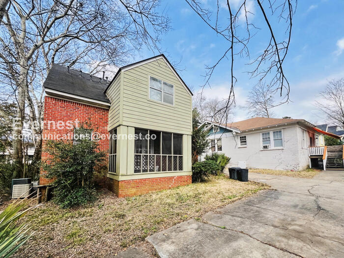 Building Photo - 810 Madison St