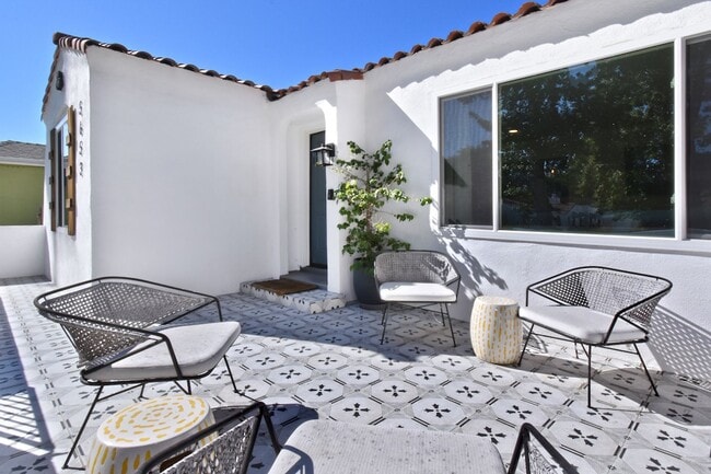 Building Photo - Stunning Spanish Home