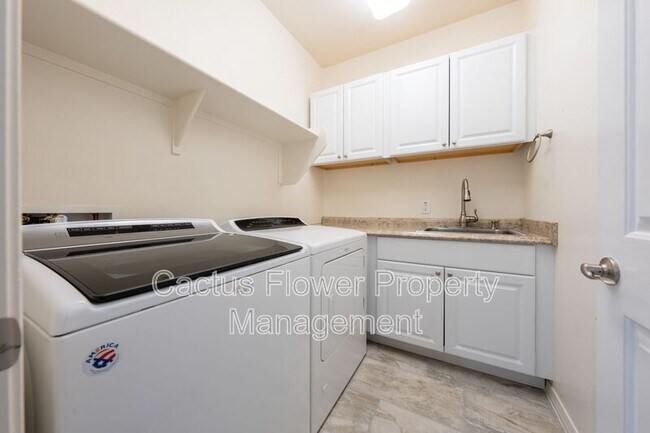 Building Photo - 3943 E Ficus Way