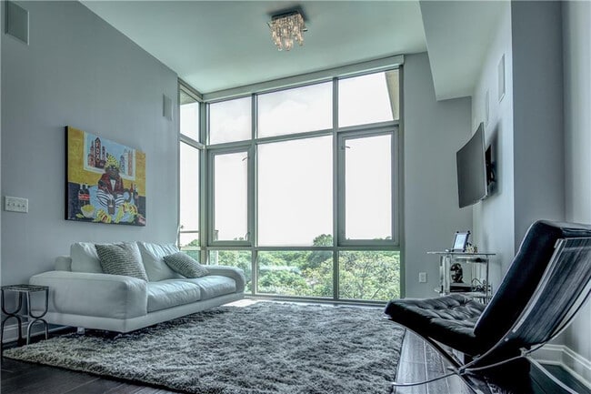 Building Photo - 905 Juniper St NE