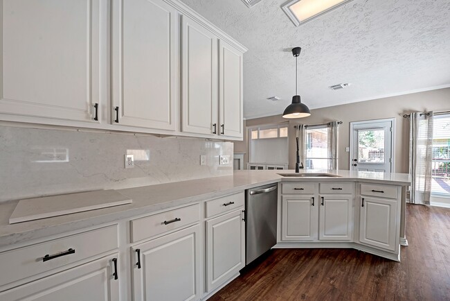 Building Photo - 135 W Russet Grove Cir