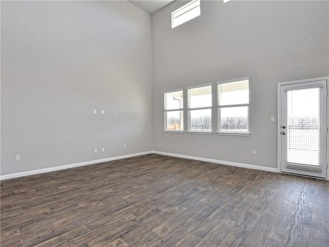 Building Photo - 401 Rainmaker Ln