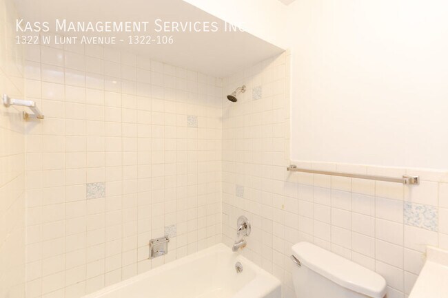 Building Photo - 1322 W Lunt Ave