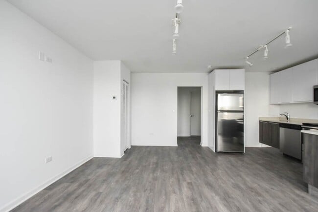 Building Photo - 940 W Winona St