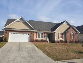Building Photo - Beautiful 4 Bedroom home in Fayetteville!