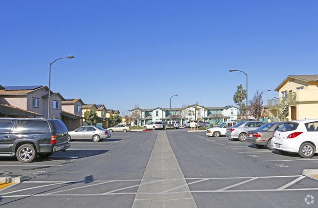 Building Photo - 425 Benito St