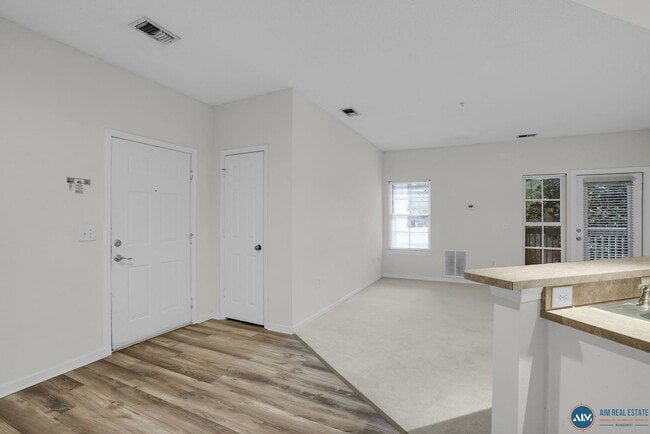 Building Photo - 1BR / 1BA Condo in Gated Summer House Comm...