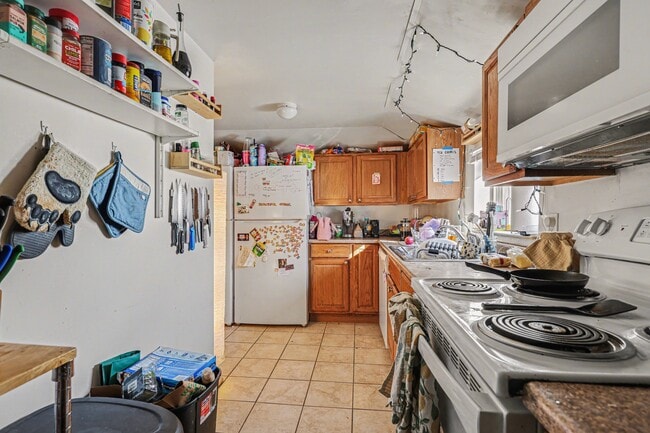 Building Photo - 412 N Thayer St