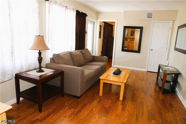 Building Photo - 21380 Edgewater Dr