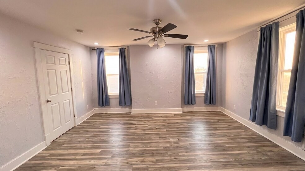 Building Photo - 5850 Alderson St