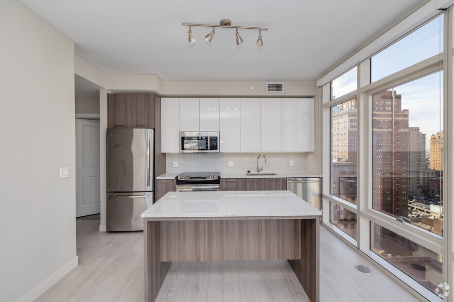 Primary Photo - 1213 Walnut