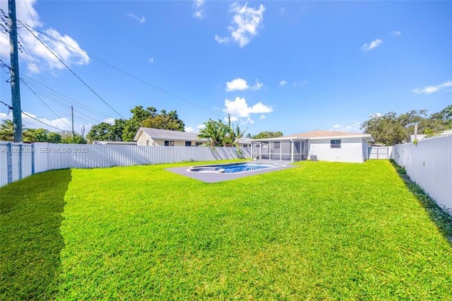 Building Photo - 2318 Scott St