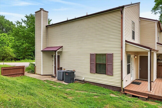 Building Photo - 921 Kingsbury Dr