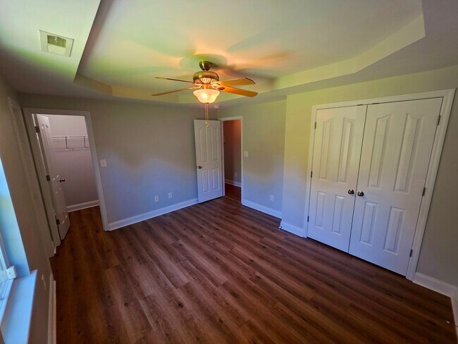 Building Photo - 3 BR, 2 BA home available in Hubert