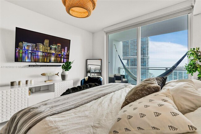 Building Photo - 1080 Brickell Ave