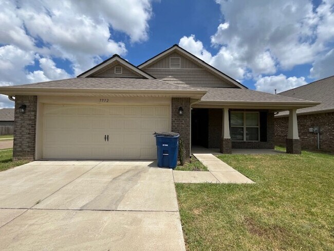 Primary Photo - Renovated 4 Bedroom 2 Bath Home for Rent!