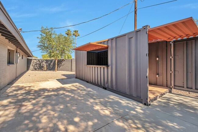 Building Photo - 6-Bedroom, 3-Bath Tempe Home with Pool, Bar & Prime Location