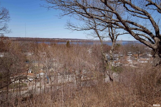 Building Photo - 4640 5th Ave