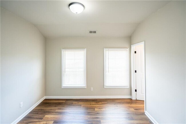 Building Photo - 3657 Princeton Ave