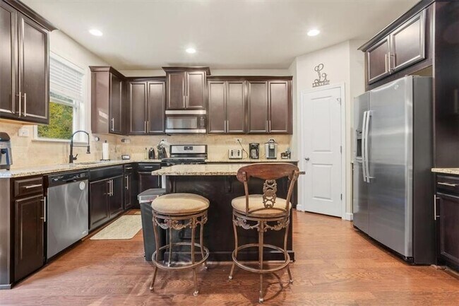 Building Photo - 821 Tramore Ct