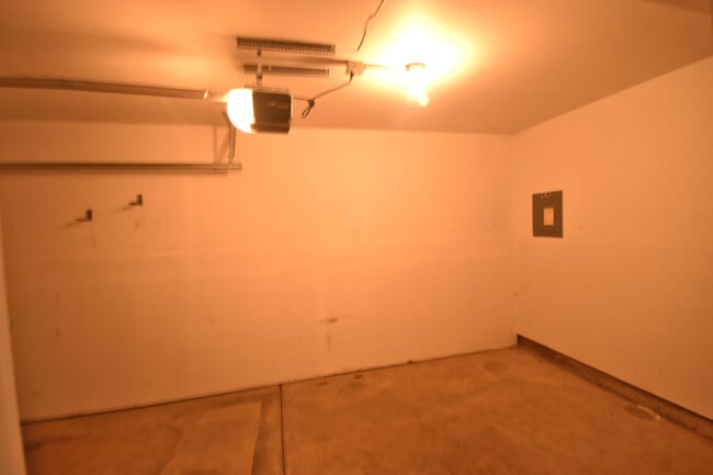 Building Photo - 1625 College Green Dr