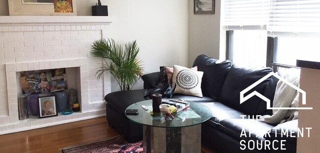 Building Photo - 724 W Roscoe St