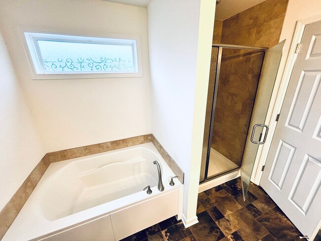 Building Photo - Beautiful 4 Bedroom Single Family Home in Prime Shakopee Neighborhood