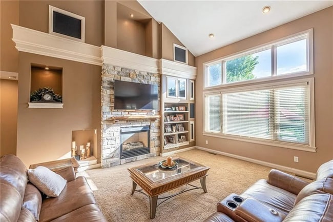 Building Photo - Immaculate Home in a Golf Course Community