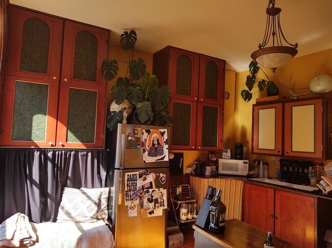 Building Photo - 314 N 1st St W