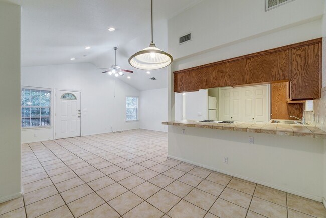 Building Photo - 106 E 46th St