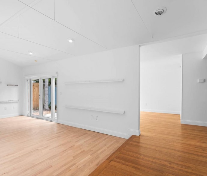 Building Photo - 3945 Loquat Ave
