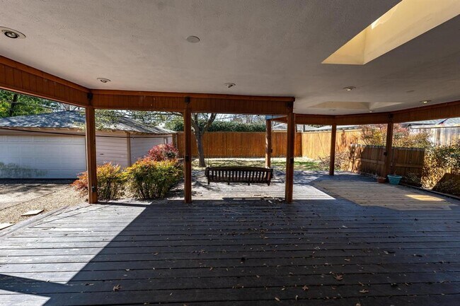 Building Photo - 515 Brookhurst Dr