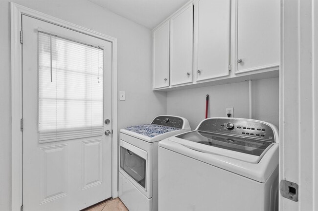 Building Photo - 20618 Fieldtree Dr