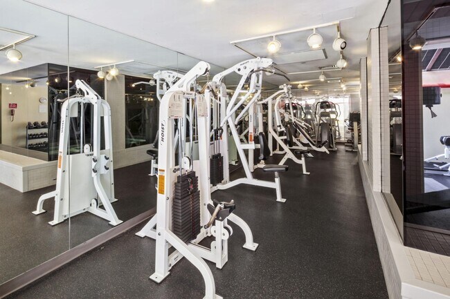 Building Photo - 1530 Key Blvd