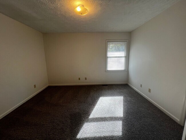 Building Photo - 1016 Ancestry Dr