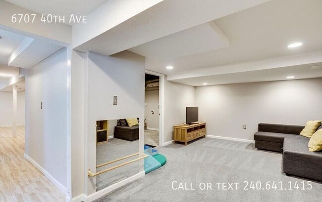 Building Photo - 6707 40th Ave